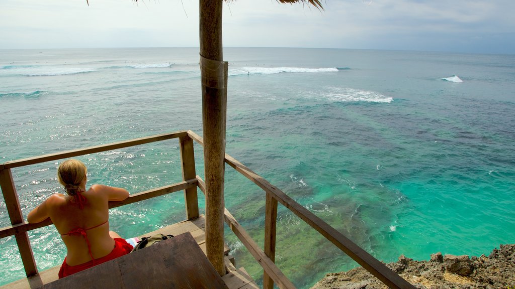 Playa Uluwatu que incluye vistas, escenas tropicales y vistas generales de la costa