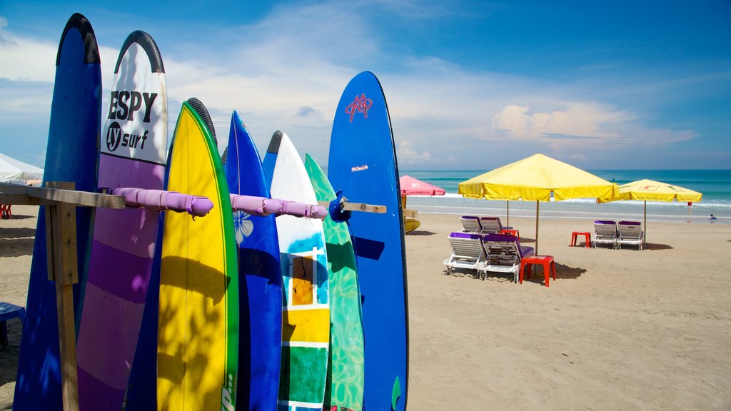 Double Six Beach toont een zandstrand en tropische uitzichten