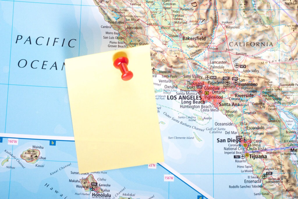 Yellow Note and red pin on map