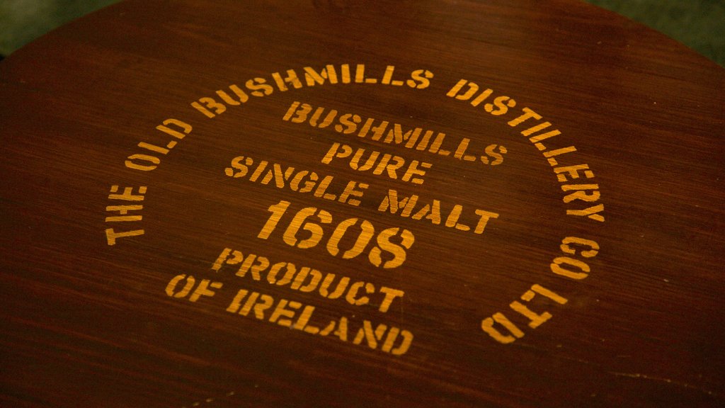 Old Bushmills Distillery ofreciendo señalización