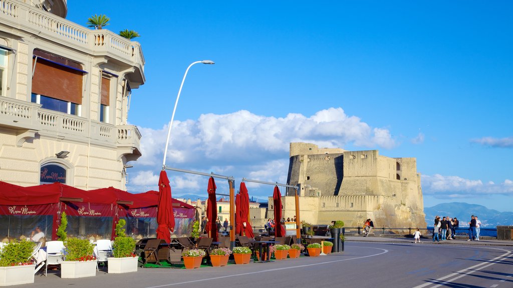 Castel dell\'Ovo que inclui cenas de rua