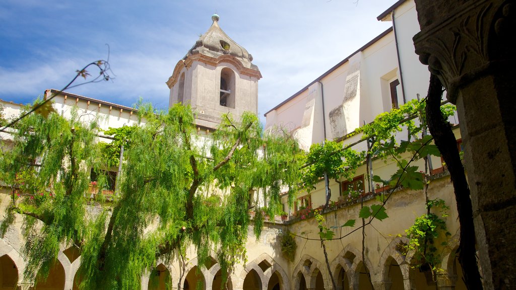 Chiesa di San Francesco ofreciendo patrimonio de arquitectura y una iglesia o catedral