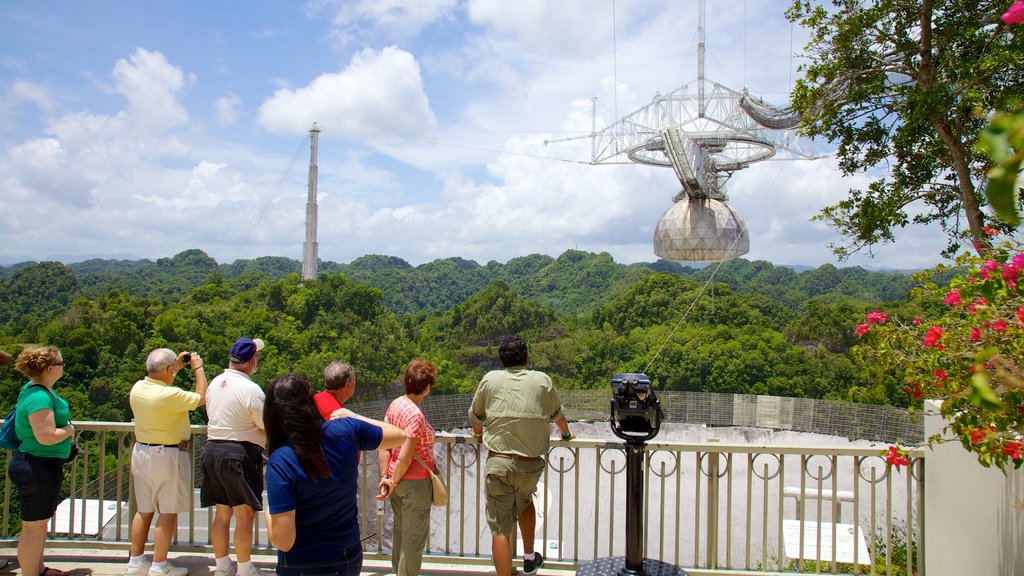 Arecibo-observaoriet fasiliteter samt observatorium og utsikt