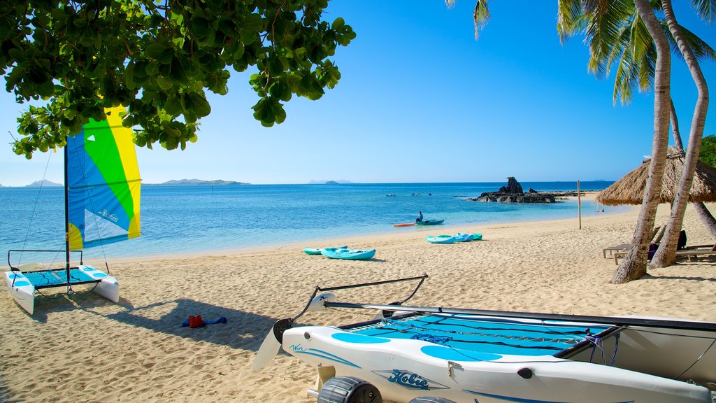 Castaway Island mettant en vedette kayak ou canot et une plage