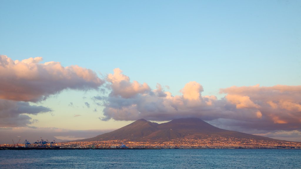 Mount Vesuvius - Pompei showing mountains and general coastal views