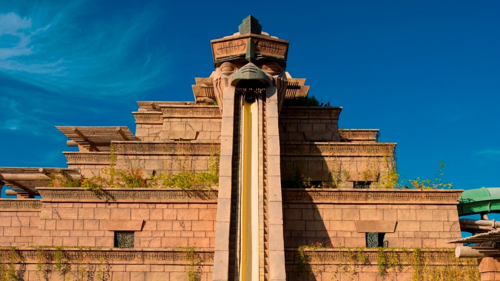 Aquaventure mostrando un parque acuático y paseos