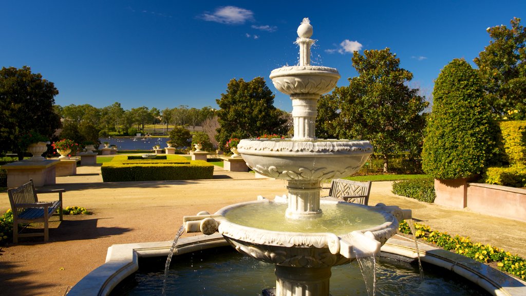 Hunter Valley toont een park, een vijver en een fontein