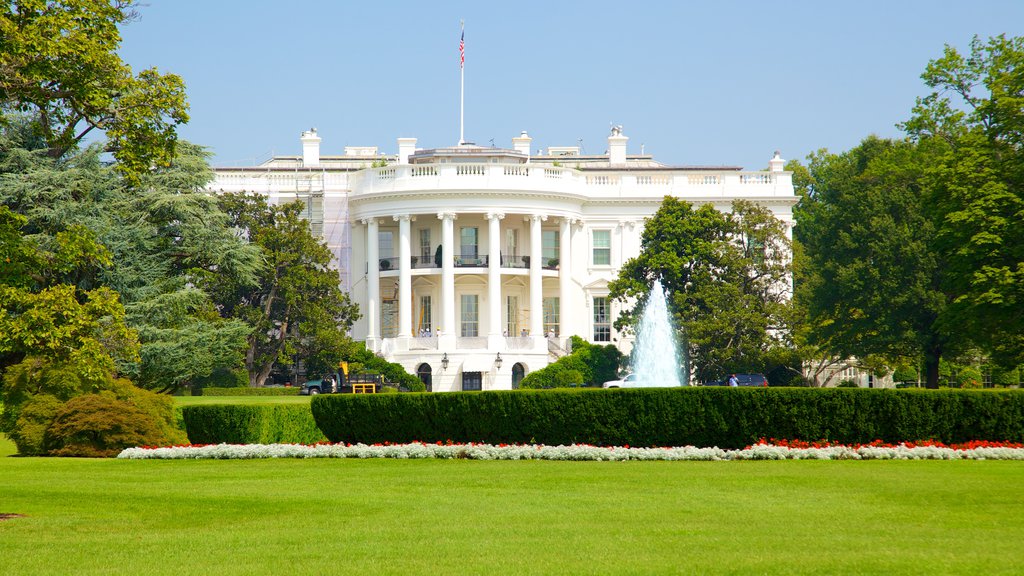 White House caratteristiche di edificio amministrativo, parco e architettura d\'epoca