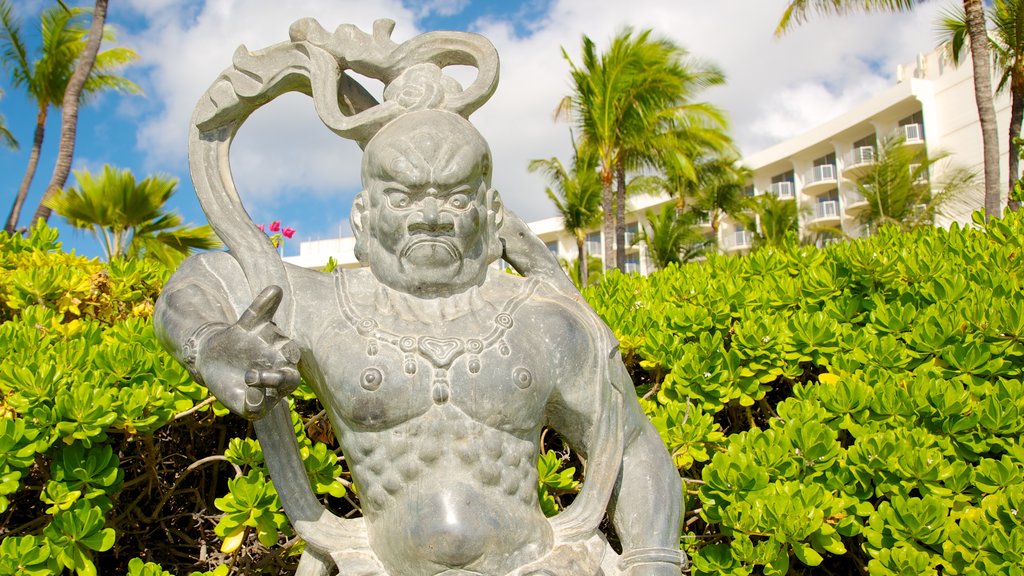 Kaanapali que incluye arte al aire libre y una estatua o escultura