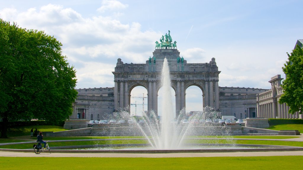 Jubilee Park showing heritage architecture, a pond and a fountain