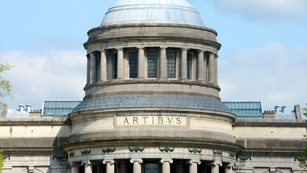 Jubilee Park which includes heritage architecture, a city and signage