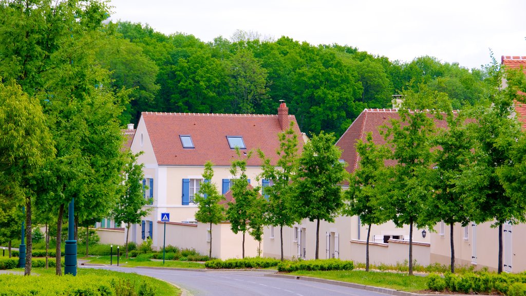 Magny-le-Hongre showing street scenes, a house and a small town or village