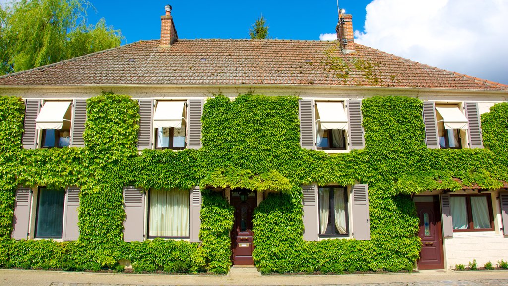 Magny-le-Hongre showing a house