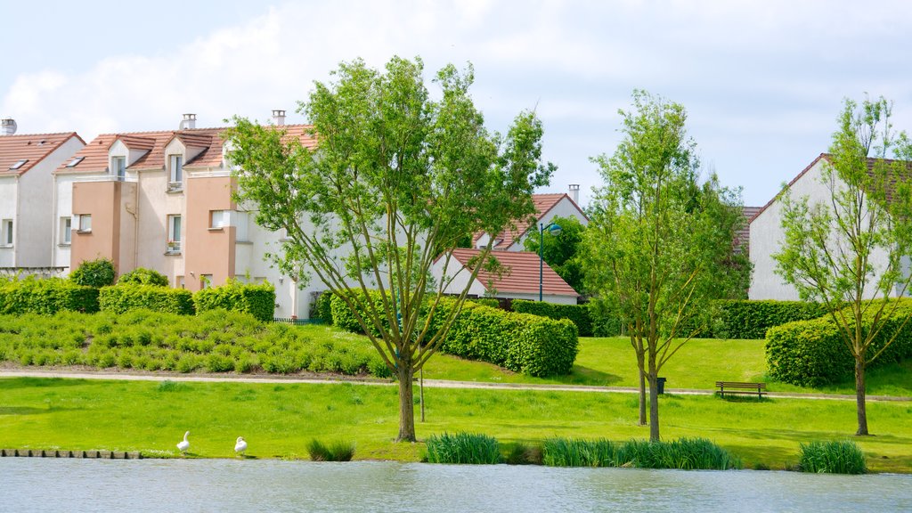 Marne-la-Vallee caracterizando um jardim e uma cidade pequena ou vila