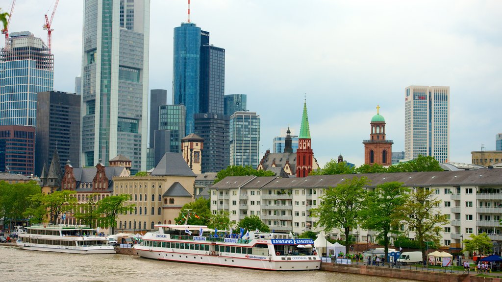 Frankfurt welches beinhaltet zentrales Geschäftsviertel, Wolkenkratzer und Stadt