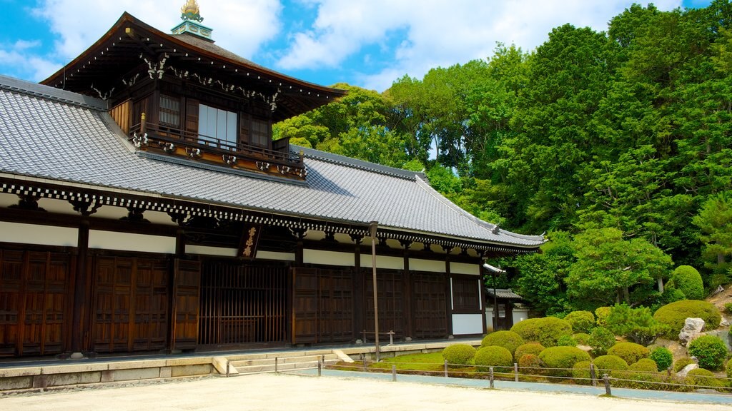 Templo Tofukuji mostrando elementos religiosos, arquitectura patrimonial y un templo o sitio de culto