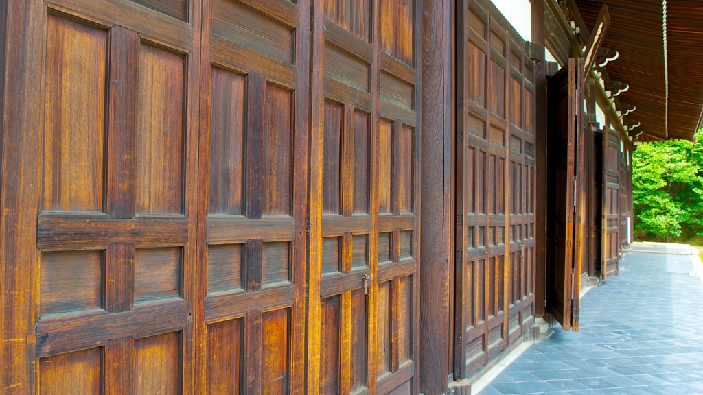 Tofukuji Temple which includes a temple or place of worship and religious aspects