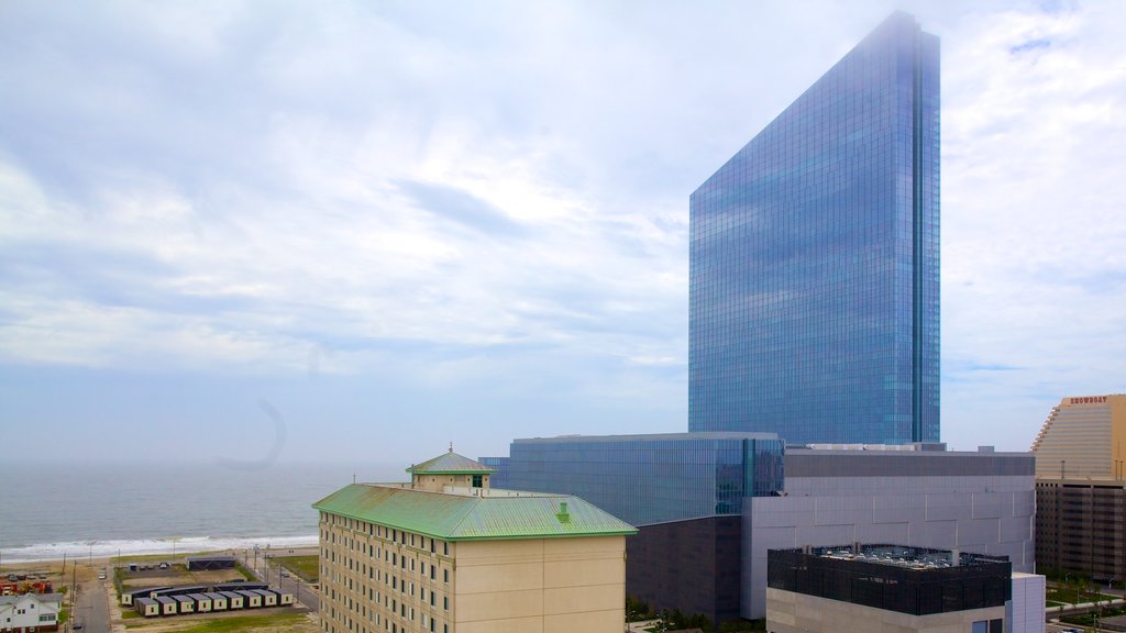 Faro de Absecon que incluye una ciudad costera, arquitectura moderna y vista general a la costa