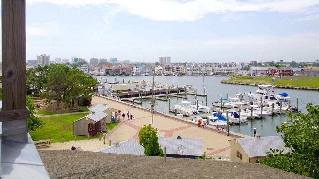 Atlantic City Aquarium showing boating, a marina and a coastal town