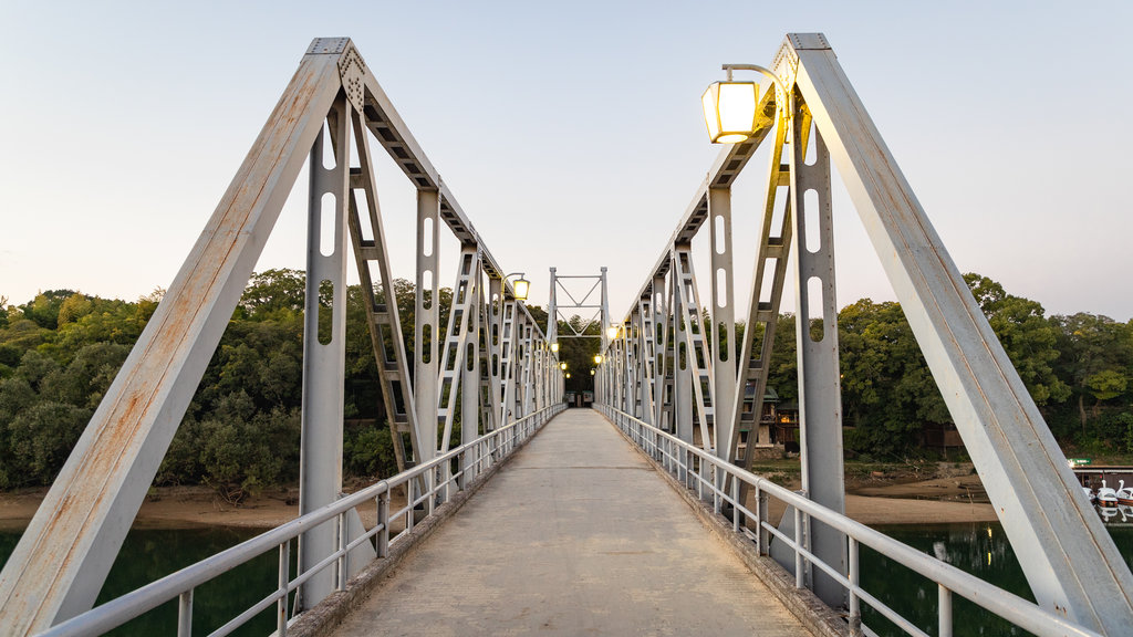 Japão mostrando uma ponte e um pôr do sol