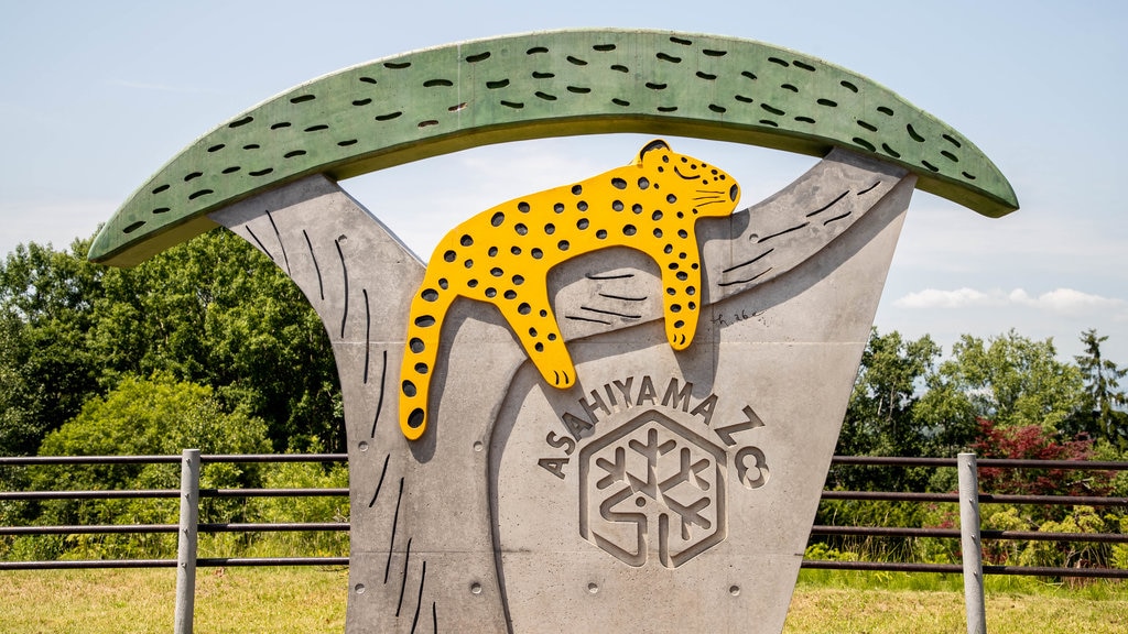 Asahiyama Zoo featuring signage