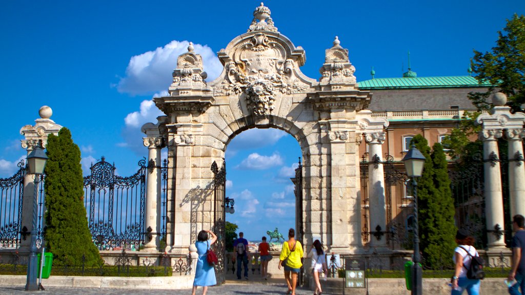 Castillo de Buda ofreciendo imágenes de calles, castillo o palacio y arquitectura patrimonial