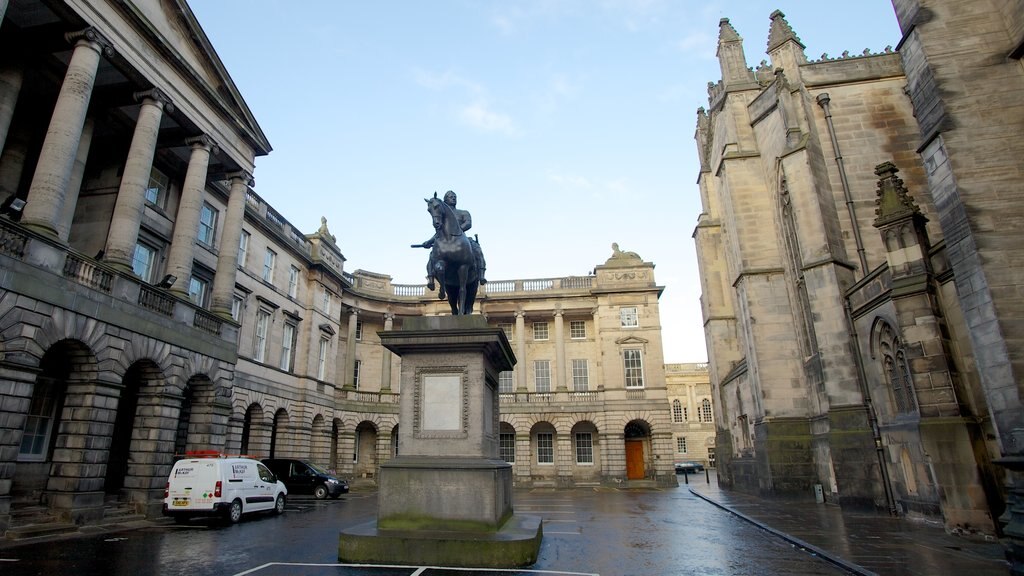 Parliament House which includes a statue or sculpture and heritage architecture