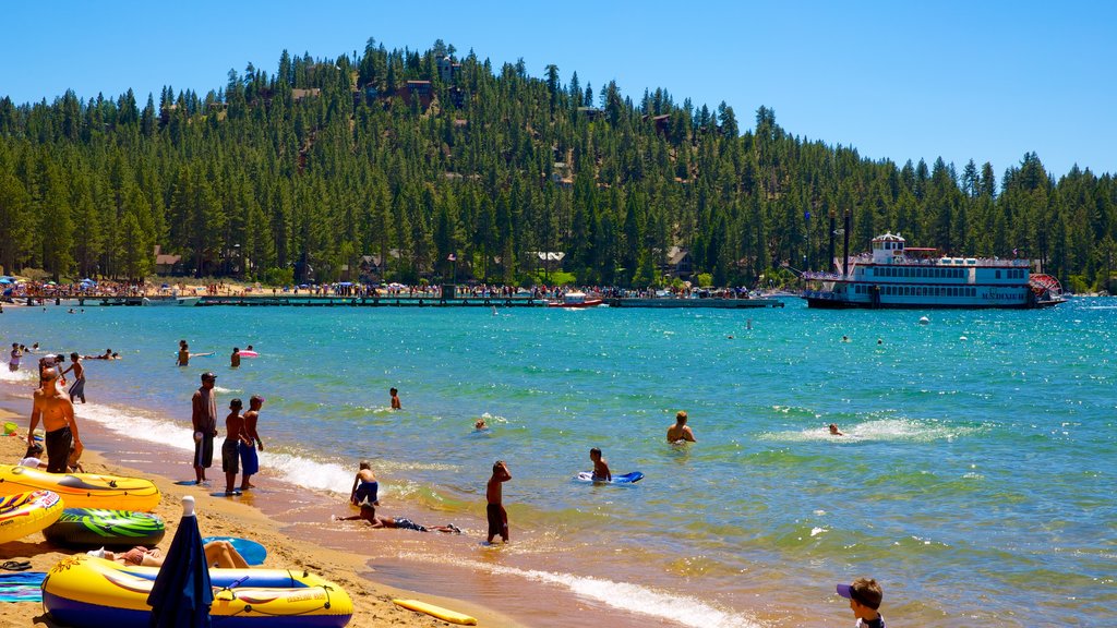 Zephyr Cove Beach mostrando uma praia de areia, natação e canoagem