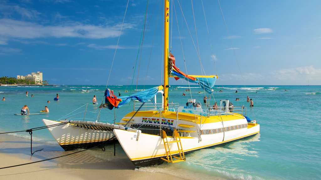 Honolulu som viser bådsejlads, en bugt eller havn og en strand