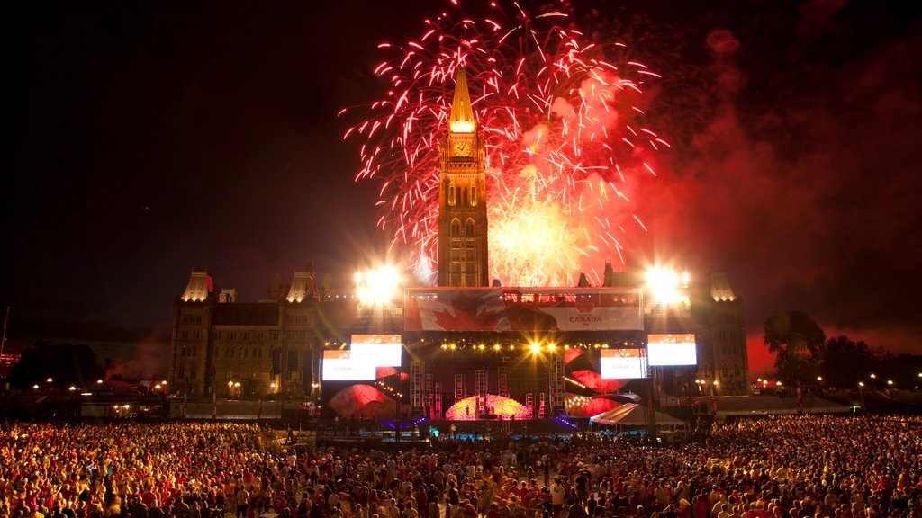 Parliament Hill mostrando arte performática, vida noturna e cenas noturnas