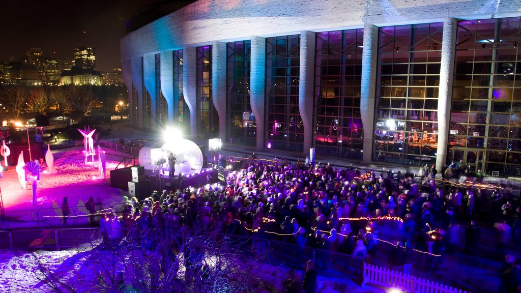 Canadian Museum of History mostrando arte performática, vida noturna e cenas noturnas