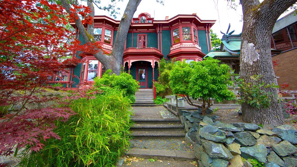 Art Gallery of Greater Victoria showing a garden