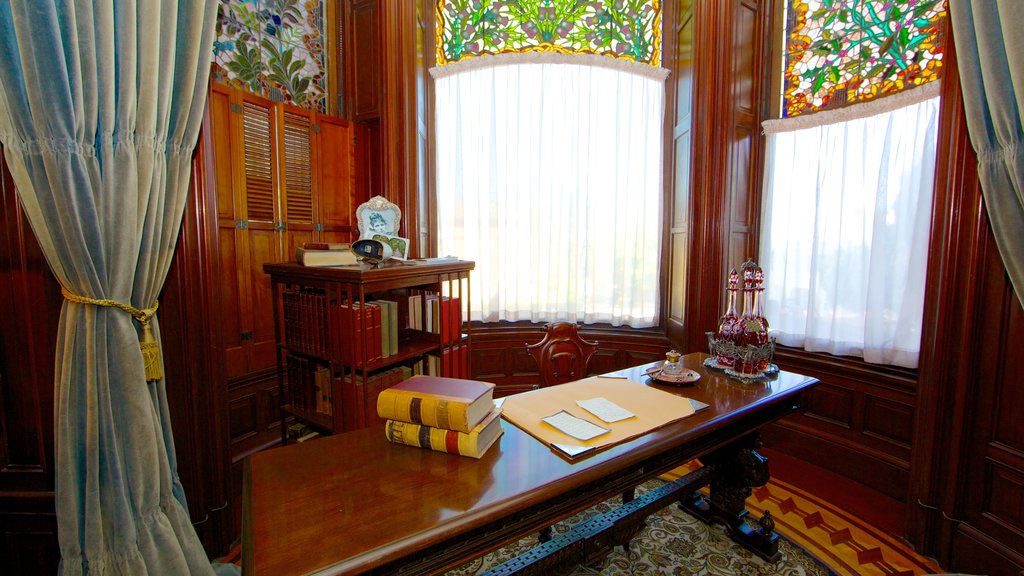 Craigdarroch Castle showing interior views, heritage architecture and a castle