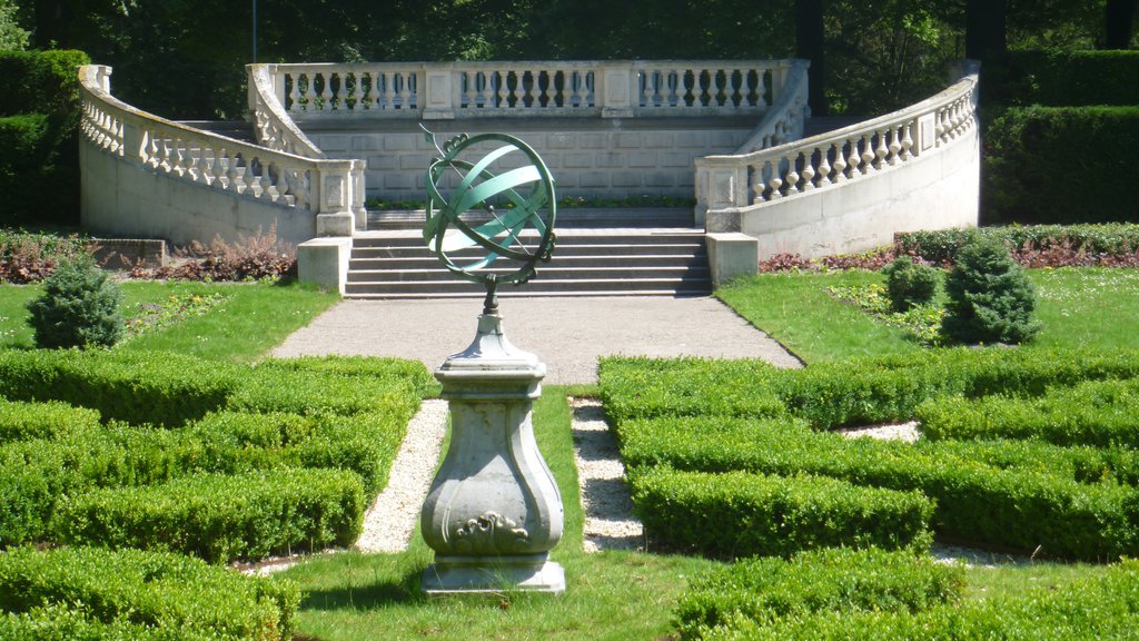 Park Clingendael ofreciendo un jardín y arte al aire libre