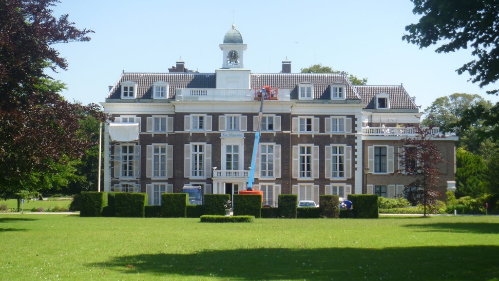 Park Clingendael mostrando patrimonio de arquitectura y un jardín