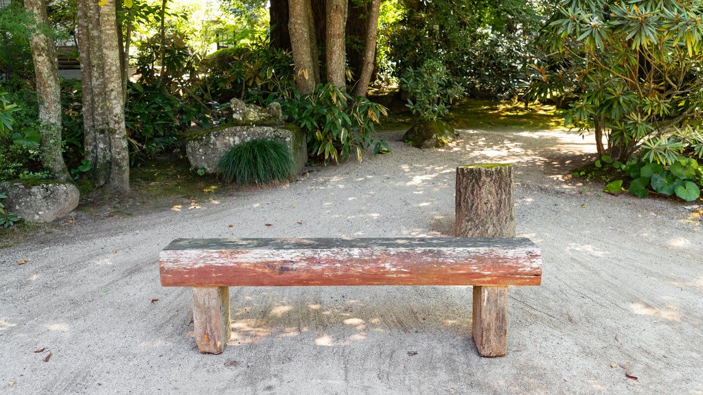 Temple Bussanji mettant en vedette parc