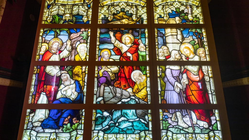 Museu do Vitral de Yufuin caracterizando elementos de patrimônio, arte e aspectos religiosos