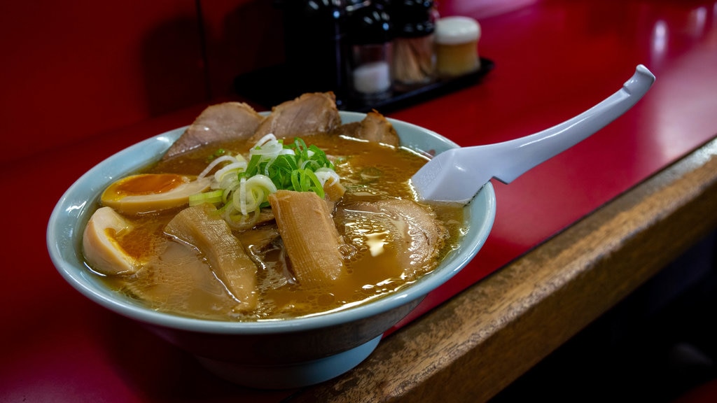 Zona comercial Asahikawa Ramen Village que incluye comida