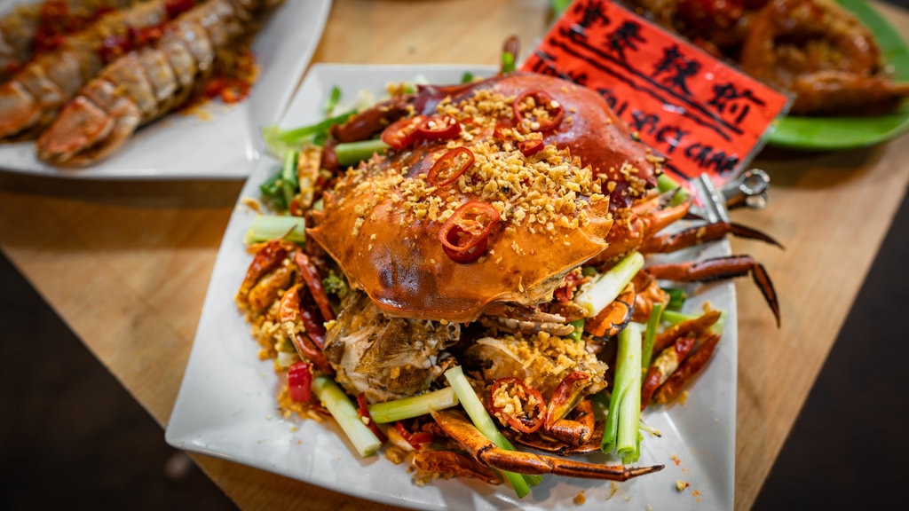 Temple Street Night Market showing food