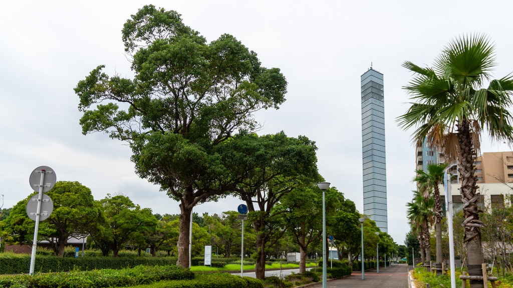 Chiba Port Tower featuring a park and a skyscraper