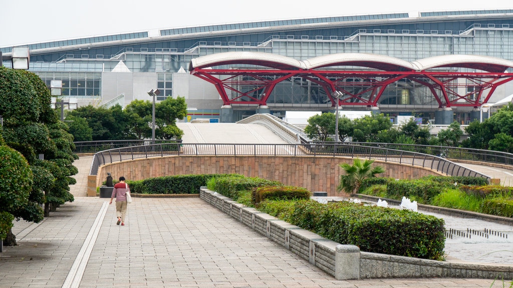 Makuhari Messe which includes a park