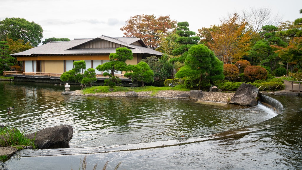 Heisei-puutarha johon kuuluu joki tai puro