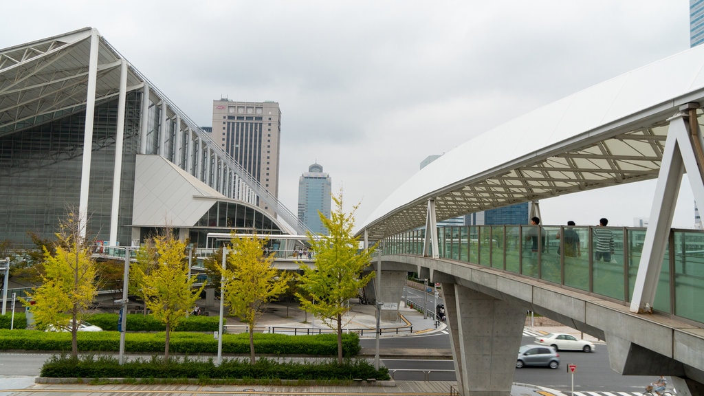 Makuhari Messe showing a bridge and a city