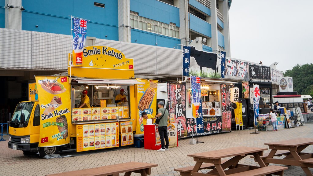 Stade de baseball Chiba Marine Stadium qui includes scènes de rue