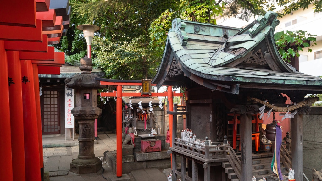 Anamori Inari Shrine featuring heritage elements