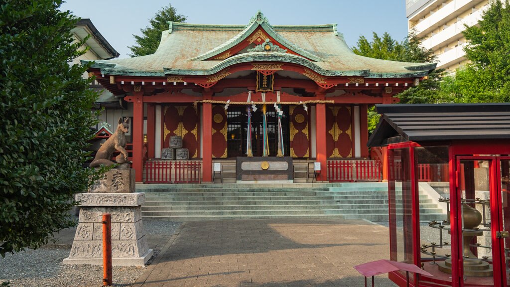 Anamori Inari Shrine which includes a temple or place of worship and heritage elements