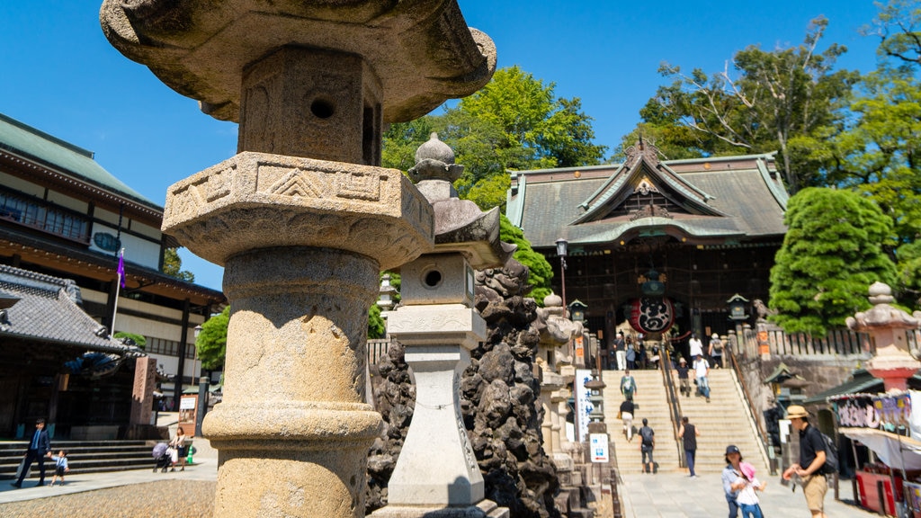 Centro de información turística de Narita mostrando elementos del patrimonio