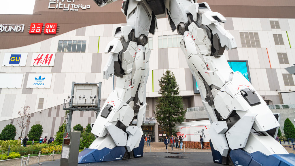 Centro comercial DiverCity Tokyo Plaza ofreciendo arte al aire libre