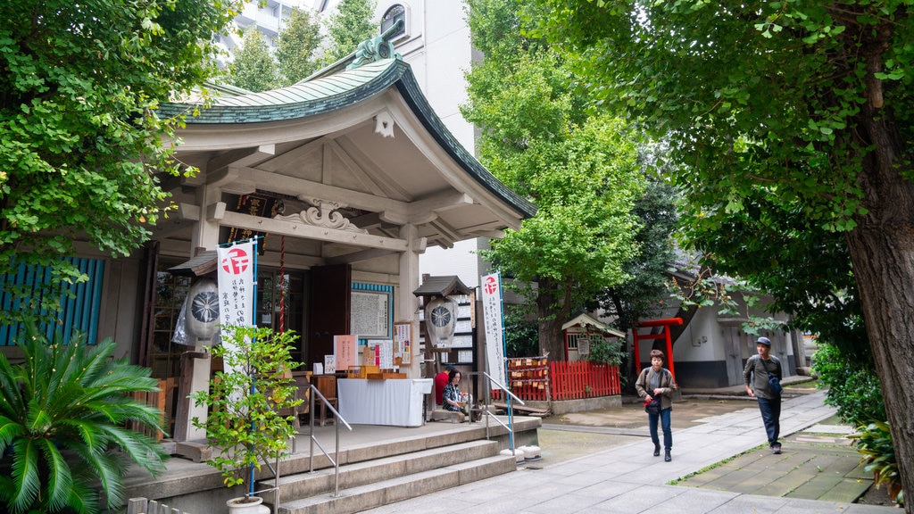 Santuario Ichogaoka Hachiman que incluye elementos patrimoniales