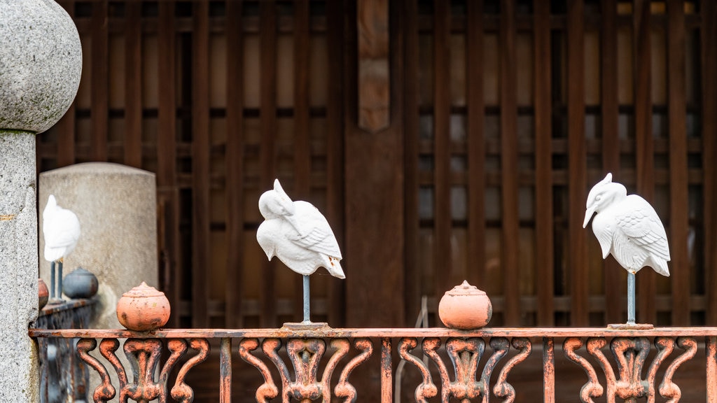 Dogo Onsen showing outdoor art